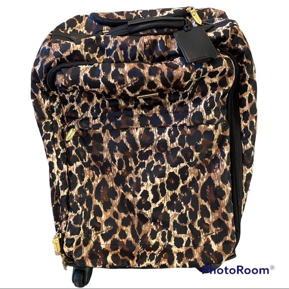 LUGGAGE VICTORIA SECRET
LEOPARD PRINT SUITCASE